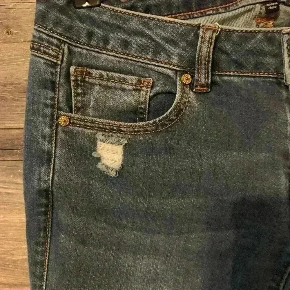 Cabi Distressed Skinny Jeans - Picture 4 of 7